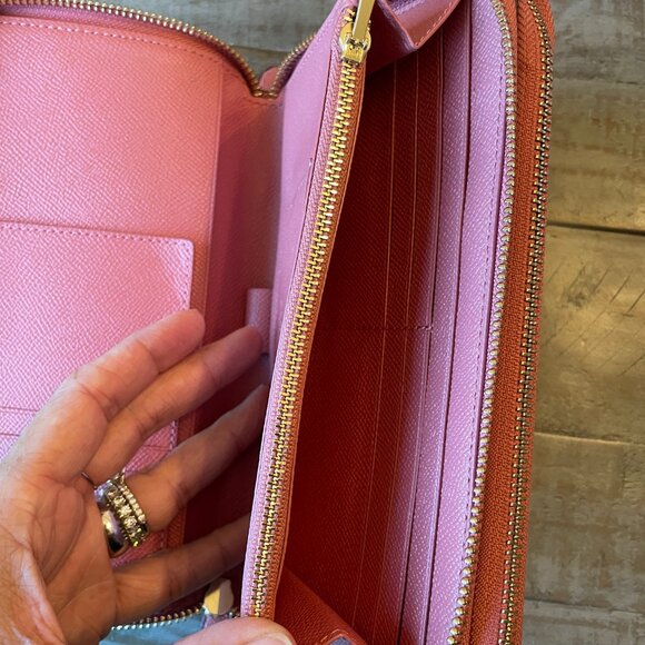 ✨ Pretty Pink Coach Wallet — Spacious & Stylish! ✨ - Picture 6 of 7